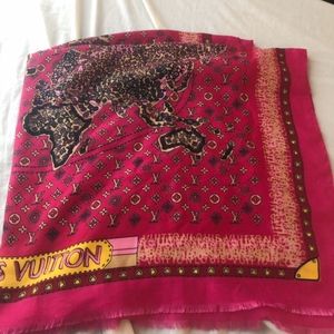 New LV scarf